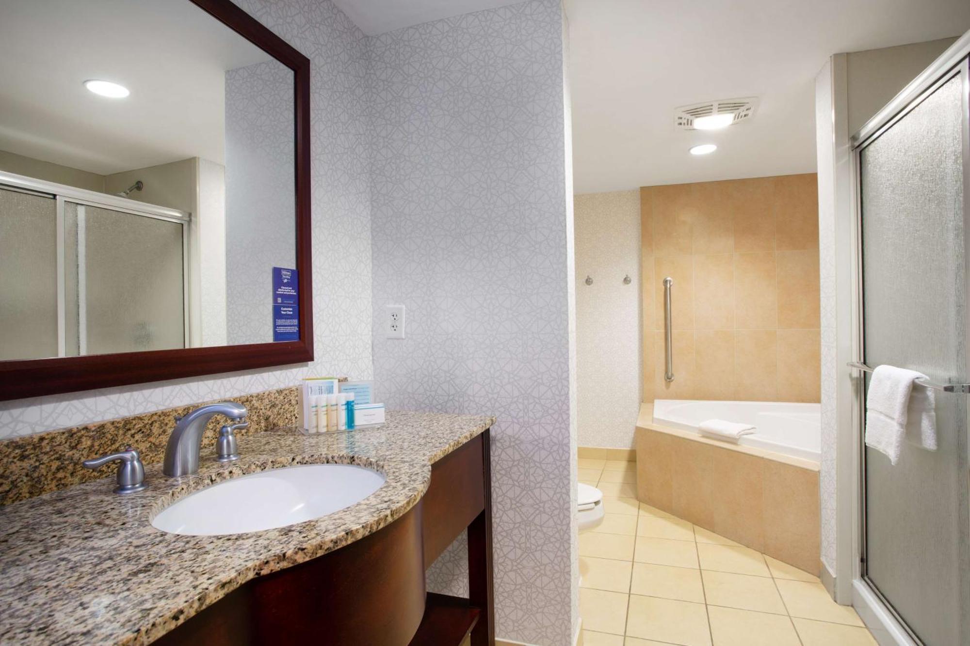 Hampton Inn Вотертаун Екстер'єр фото