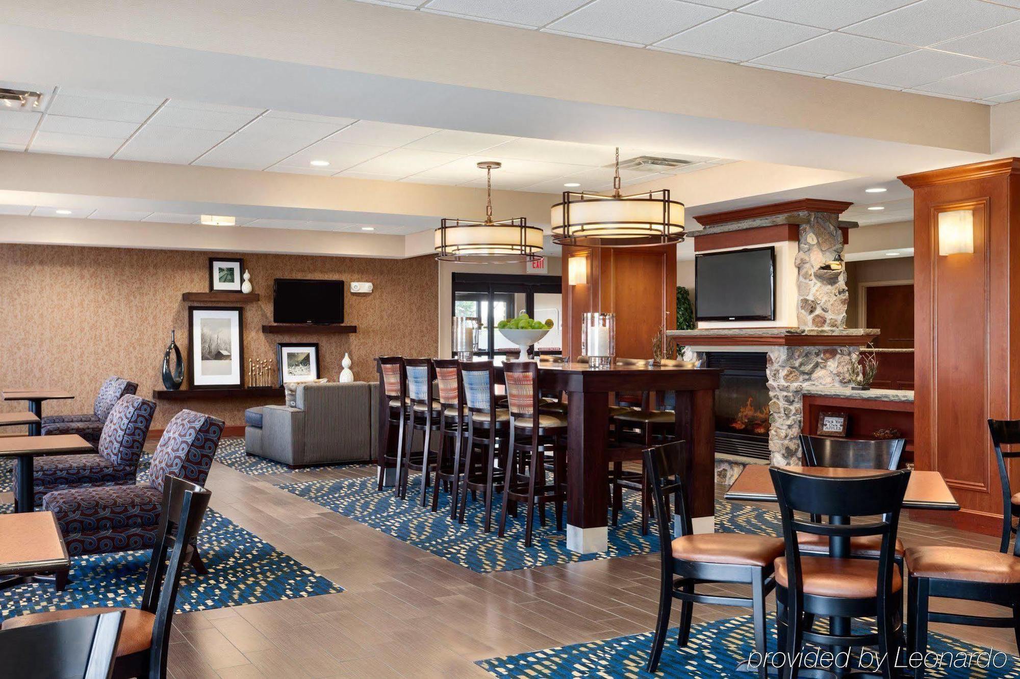 Hampton Inn Вотертаун Екстер'єр фото
