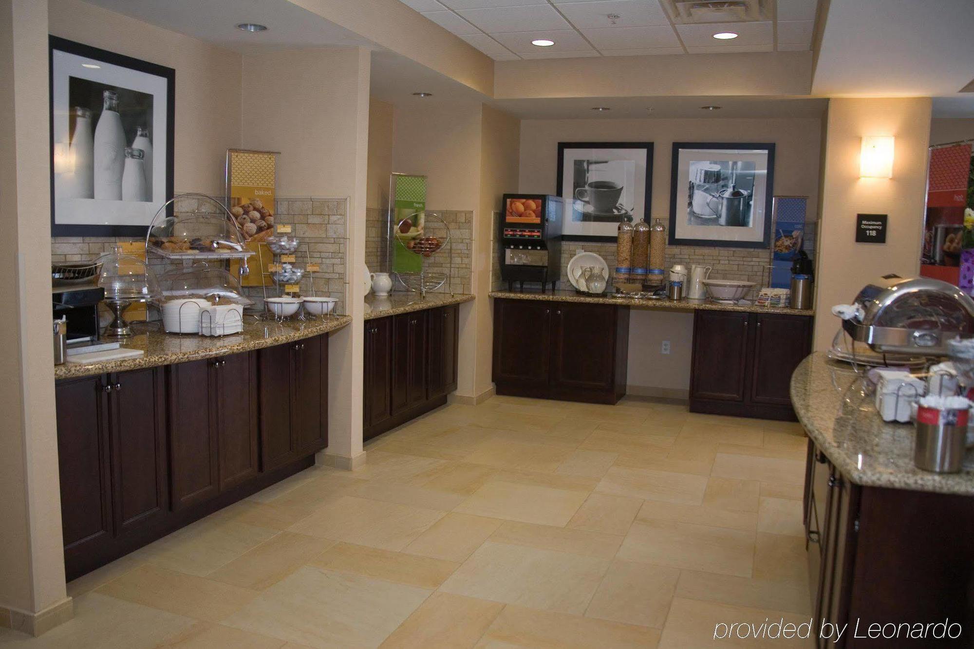 Hampton Inn Вотертаун Ресторан фото