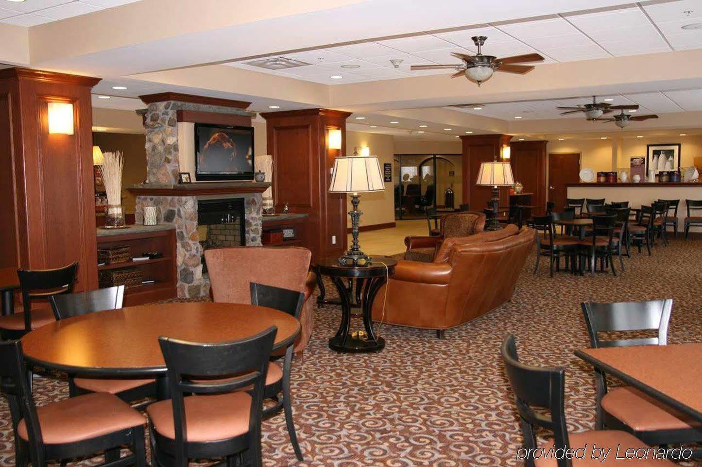 Hampton Inn Вотертаун Ресторан фото