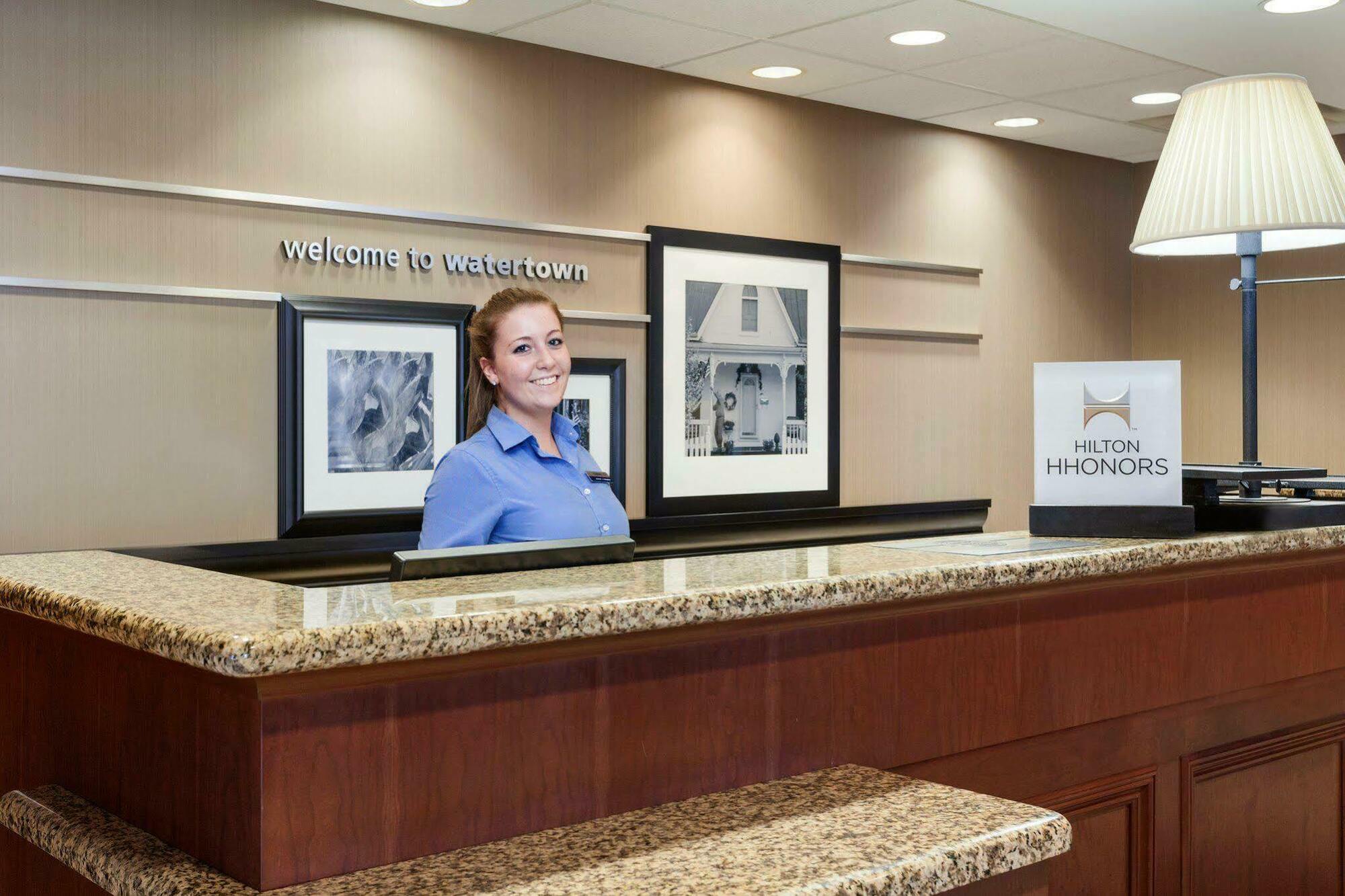 Hampton Inn Вотертаун Екстер'єр фото